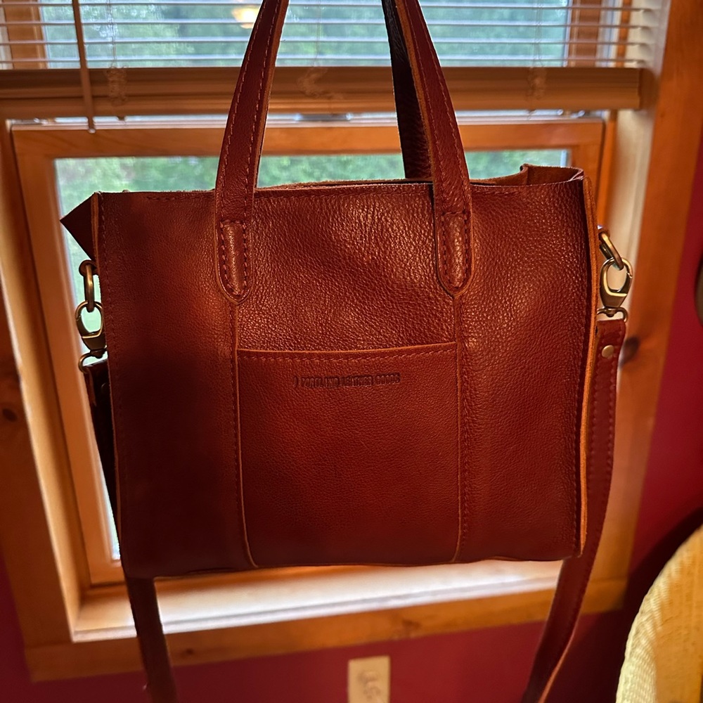 AP Portland Leather Lola Zip Crossbody Nutmeg